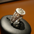 Barbara-anello con brillante e 2 gocce di diamante